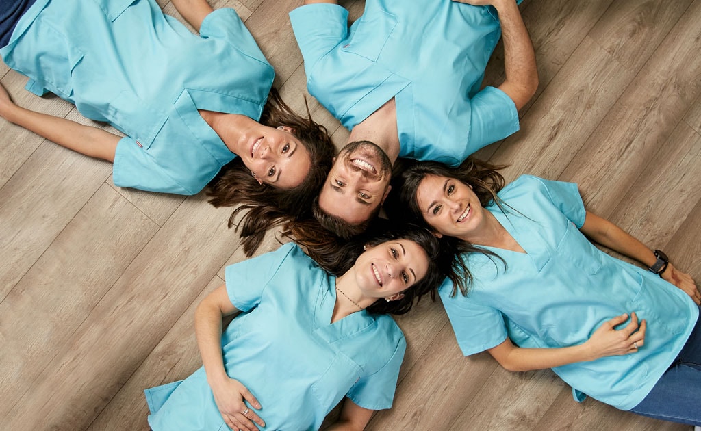 El equipo de Clínica Korporea: Sara, Ander, Jon, Marta y Ainhoa
